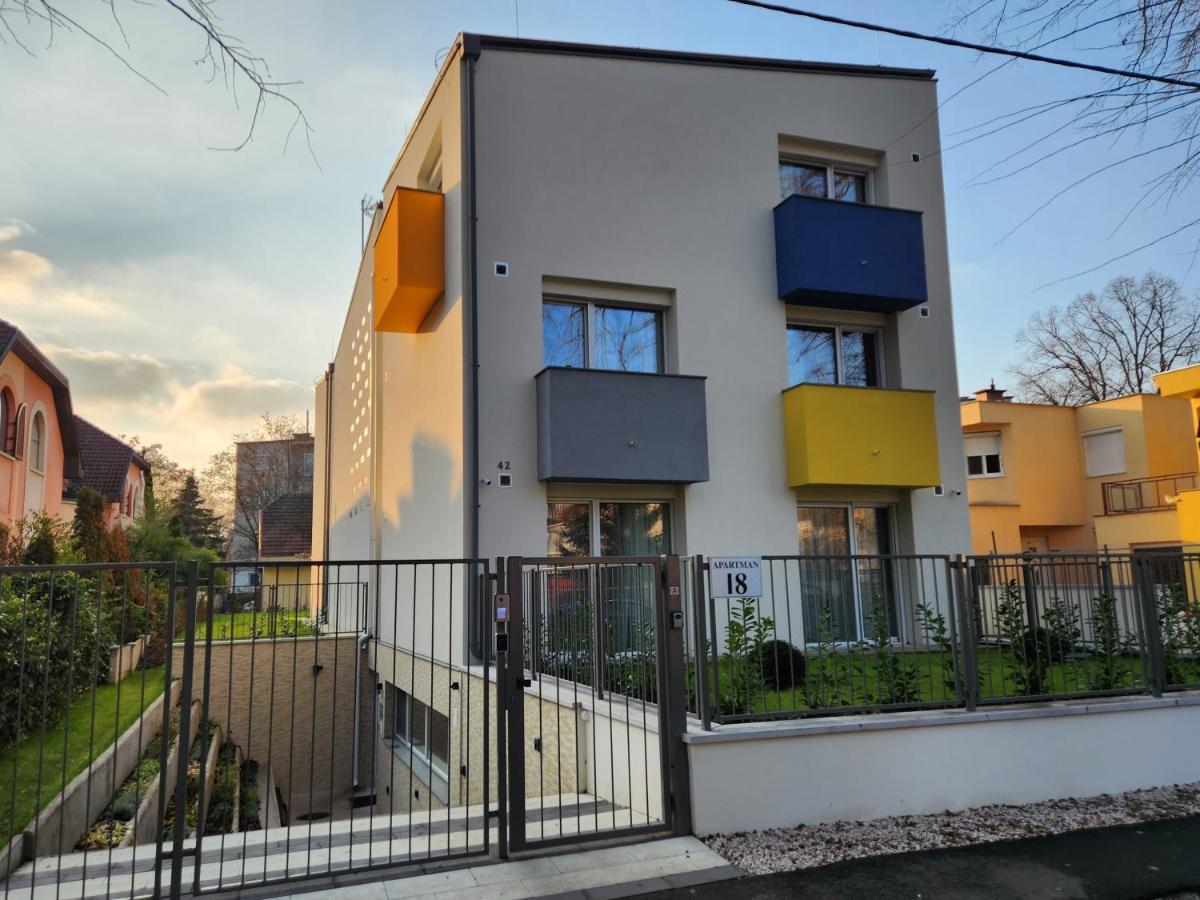 Apartman 18 Aparthotel Debreţin Exterior foto