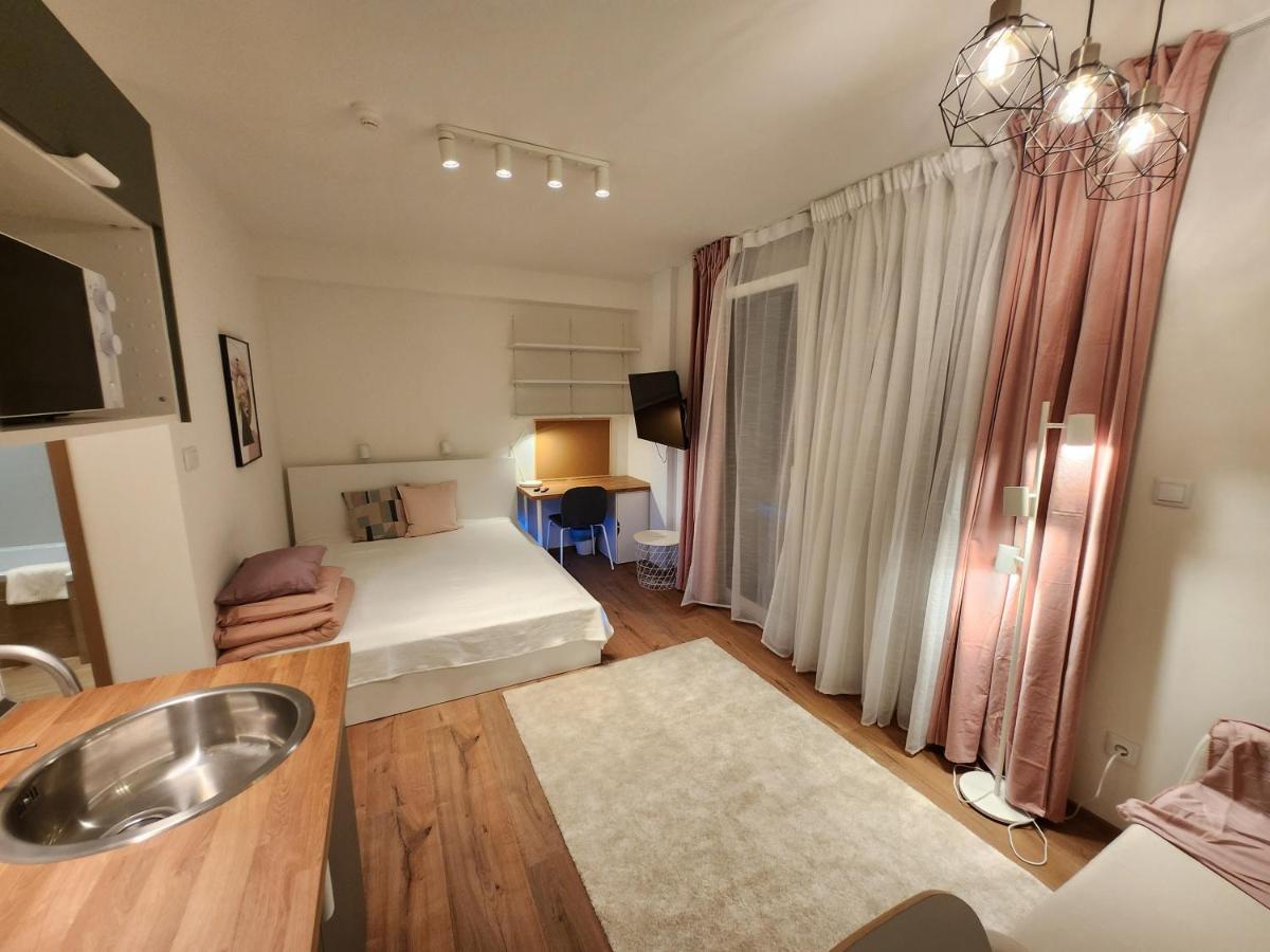 Apartman 18 Aparthotel Debreţin Exterior foto