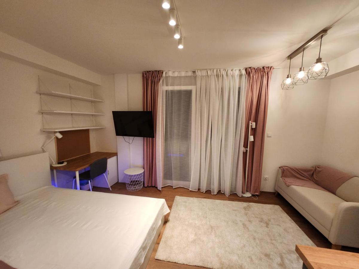 Apartman 18 Aparthotel Debreţin Exterior foto