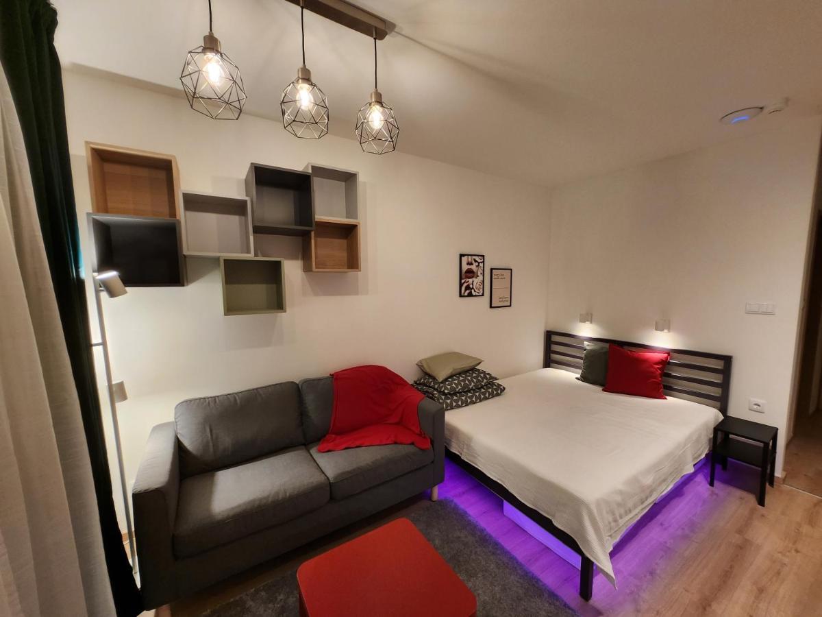 Apartman 18 Aparthotel Debreţin Exterior foto
