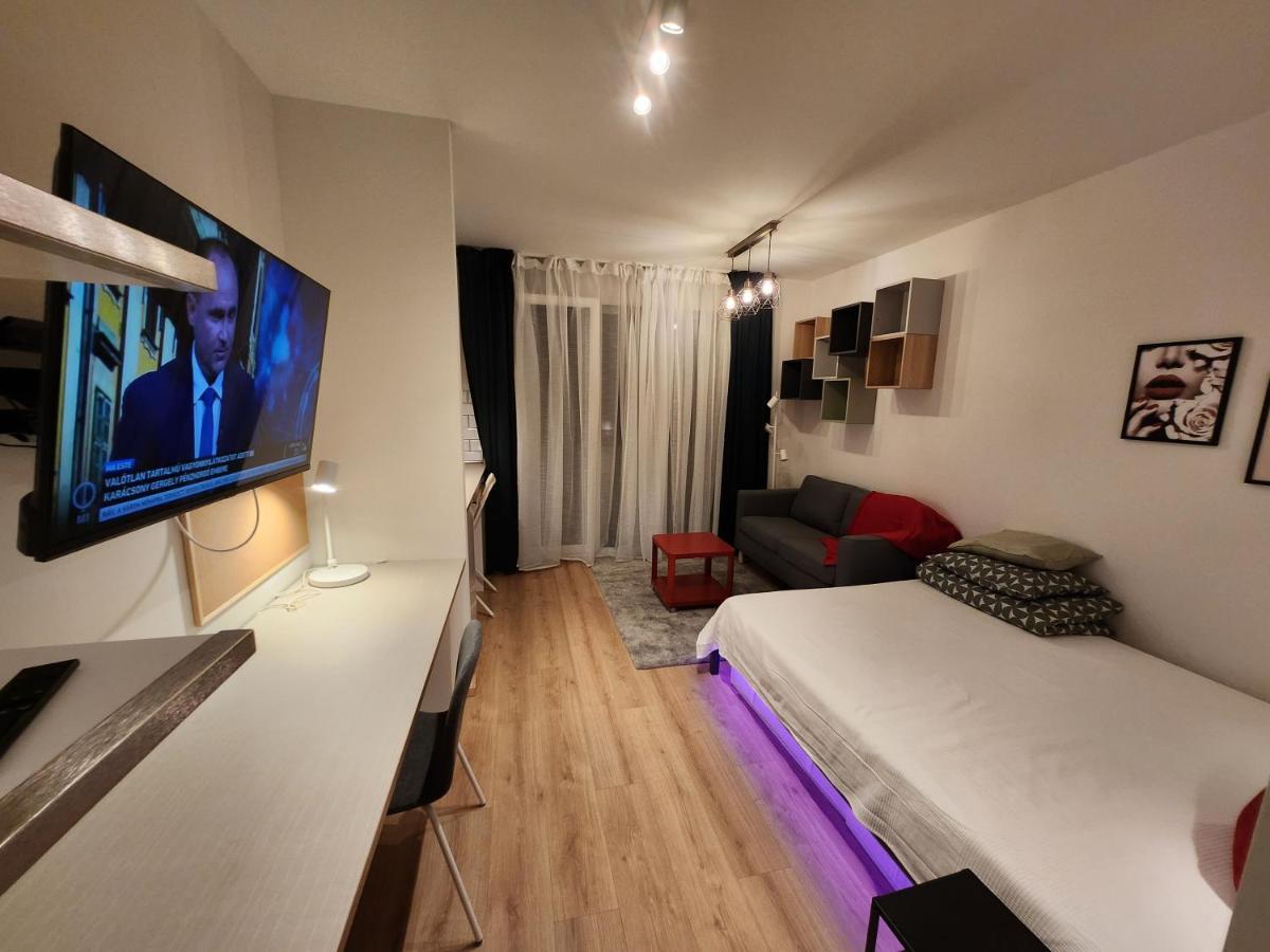 Apartman 18 Aparthotel Debreţin Exterior foto