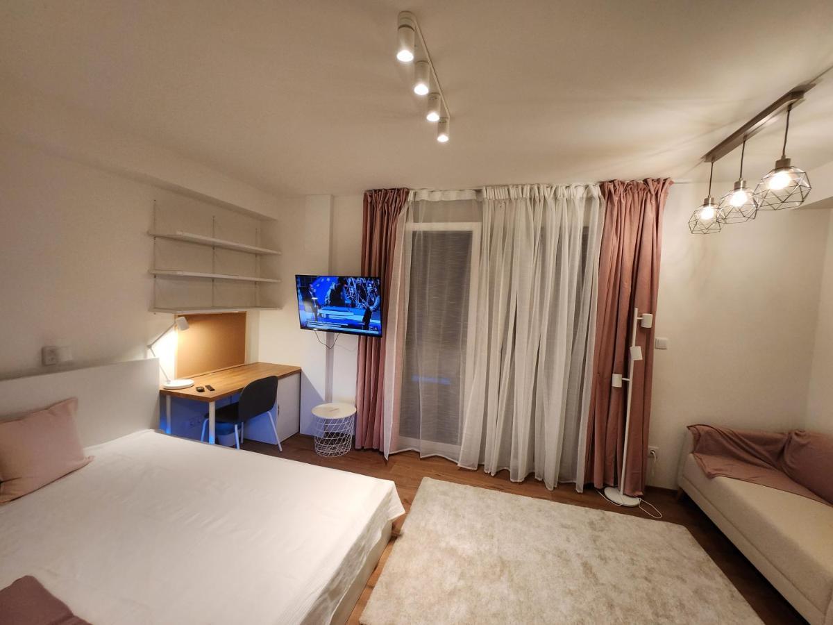Apartman 18 Aparthotel Debreţin Exterior foto