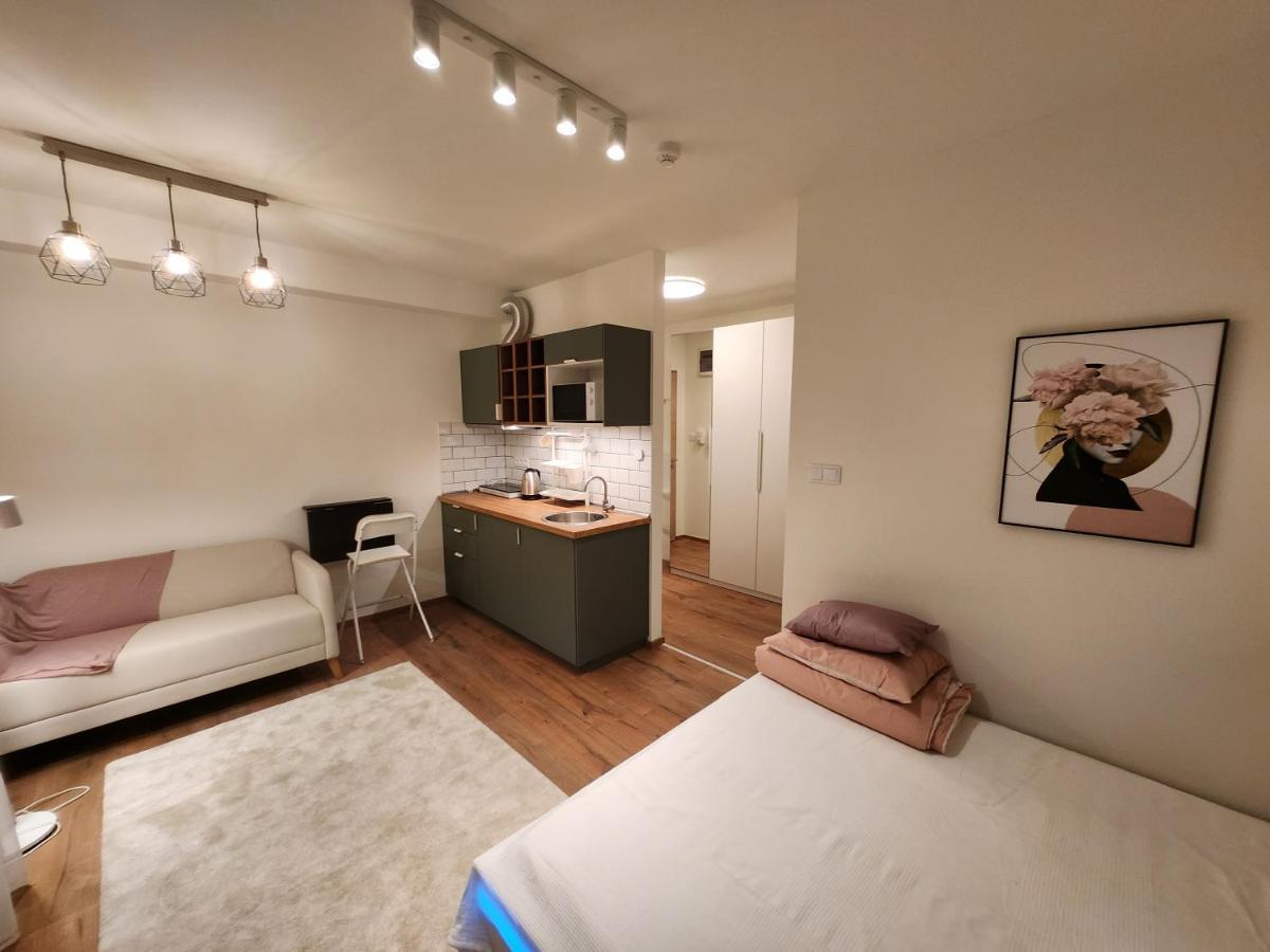 Apartman 18 Aparthotel Debreţin Exterior foto