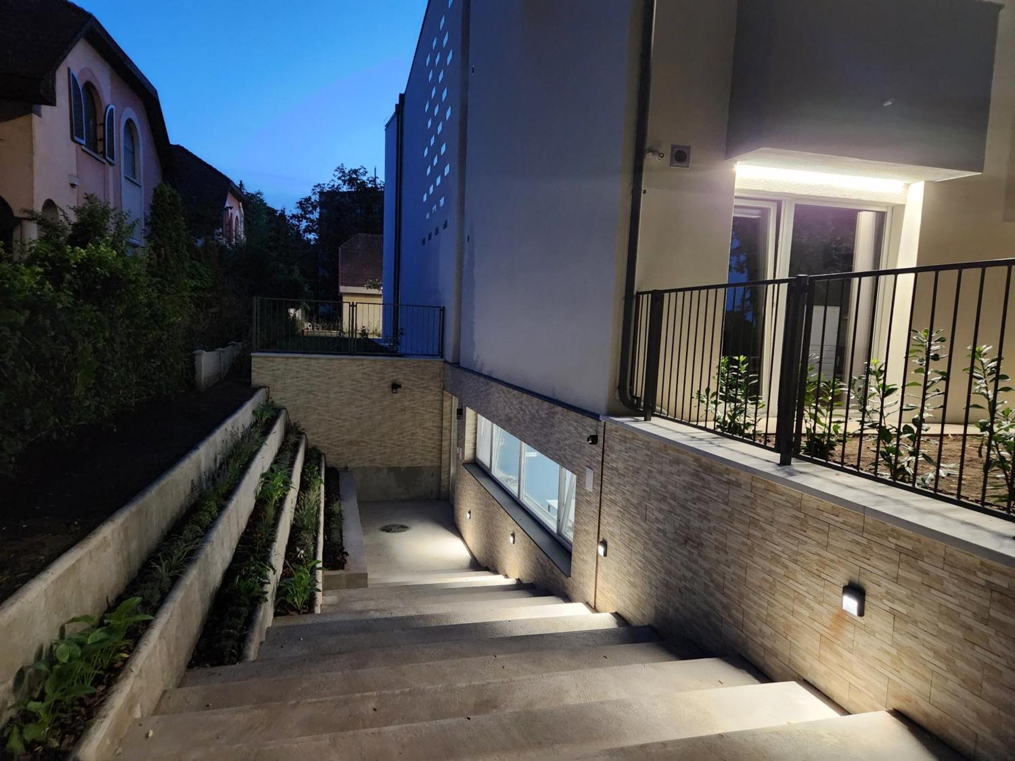 Apartman 18 Aparthotel Debreţin Exterior foto